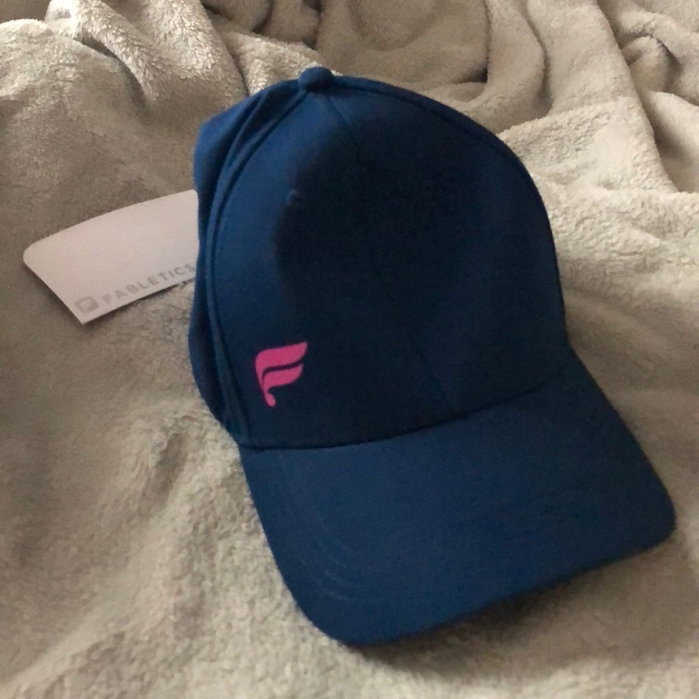 FABLETICS BREEZY CAP - HEAD IN THE CLOUDS